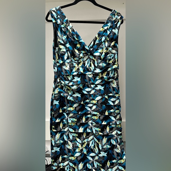 Connected Apparel V Cut Body Con Dress.  Size 12 - Picture 1 of 2